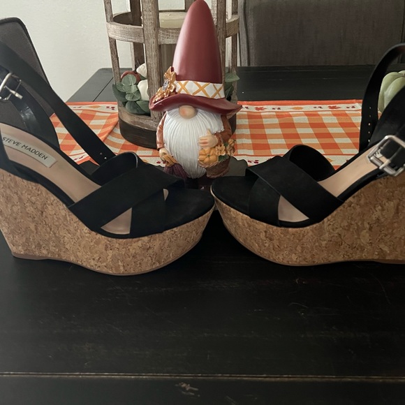 Steve Madden Sandals, wore once, Size 8 1/2 - Picture 2 of 5